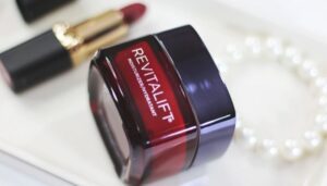 How L’Oréal Paris Revitalift Triple Power Moisturizer Reduces Wrinkles